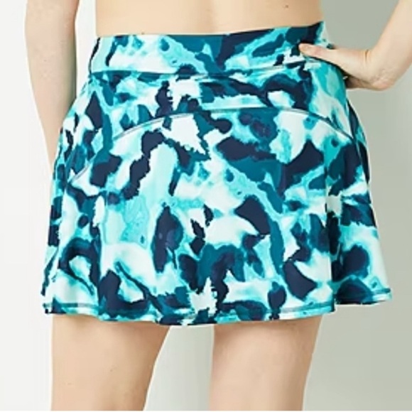 Xersion Patterned Women's Skort - Picture 3 of 9